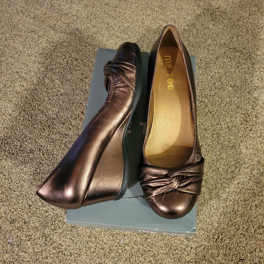 Bronze shoes - Picture 3 of 3